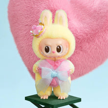 將圖片載入圖庫檢視器 Pop Mart THE MONSTERS 象棋大冒險系列 搪膠毛絨吊卡｜皇后 Labubu｜Pop Mart 正品｜泡泡瑪特
